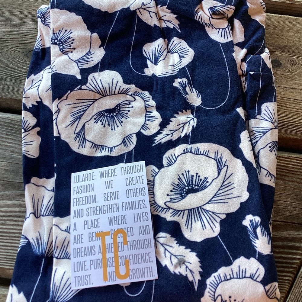 LuLaRoe Leggings in Navy Blue with White Floral - TC